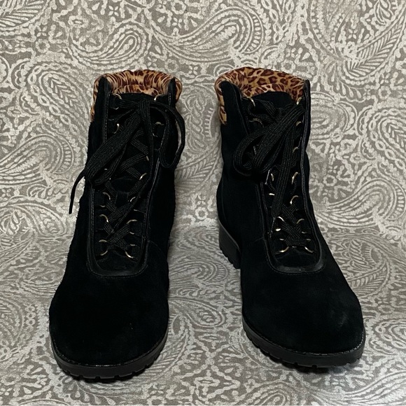 Leopard print Crown & Ivy boots, women’s size 9 - Picture 2 of 8